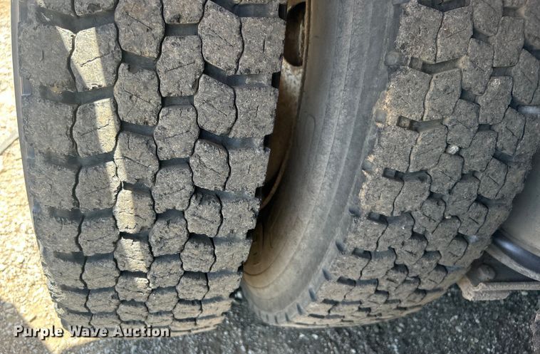 image for item EG0795 2007 Freightliner  Business Class M2 crane truck