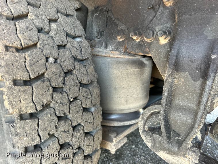 image for item EG0795 2007 Freightliner  Business Class M2 crane truck