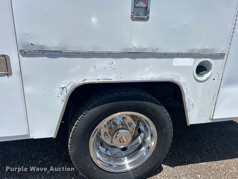 image for item EG0796 2000 Ford F450 Super Duty utility / service truck