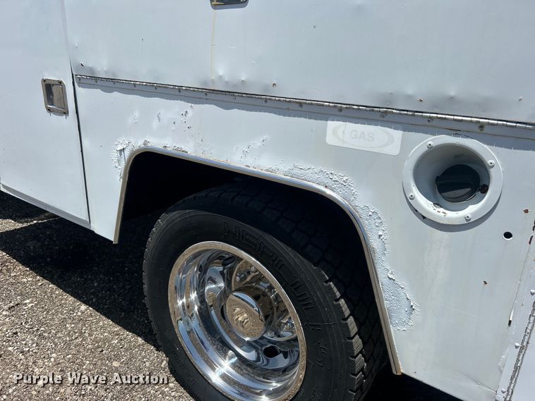 image for item EG0796 2000 Ford F450 Super Duty utility / service truck