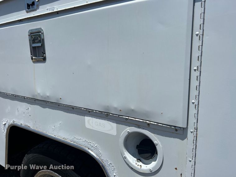 image for item EG0796 2000 Ford F450 Super Duty utility / service truck