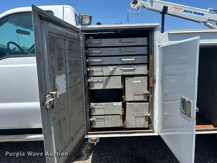 image for item EG0796 2000 Ford F450 Super Duty utility / service truck