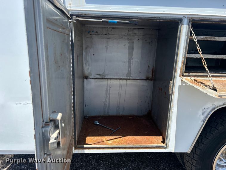 image for item EG0796 2000 Ford F450 Super Duty utility / service truck