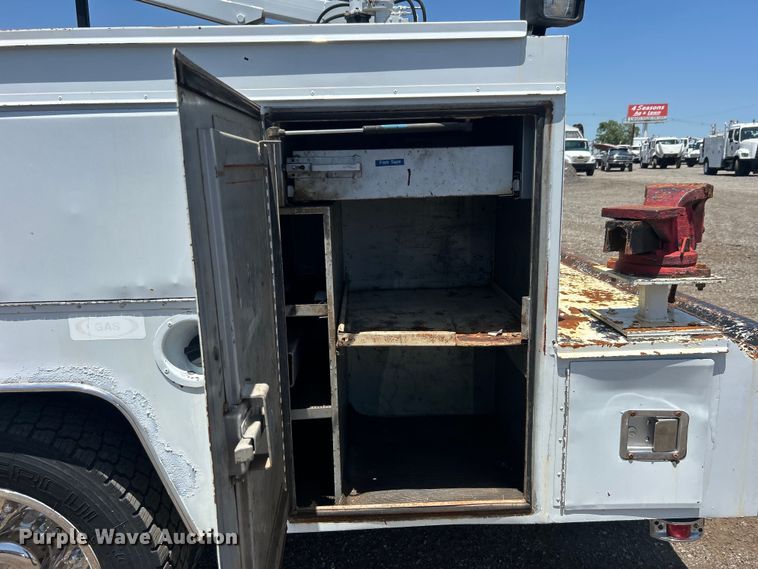 image for item EG0796 2000 Ford F450 Super Duty utility / service truck