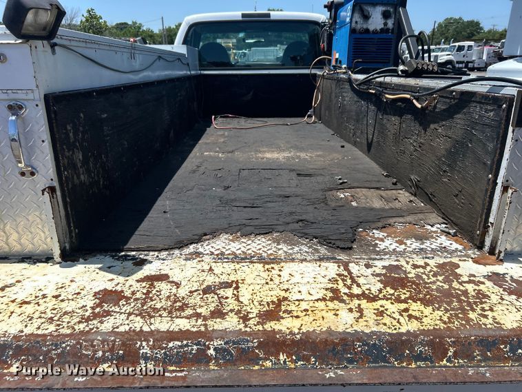 image for item EG0796 2000 Ford F450 Super Duty utility / service truck