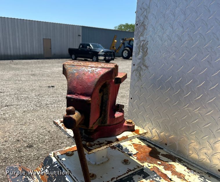 image for item EG0796 2000 Ford F450 Super Duty utility / service truck