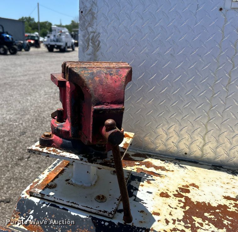 image for item EG0796 2000 Ford F450 Super Duty utility / service truck