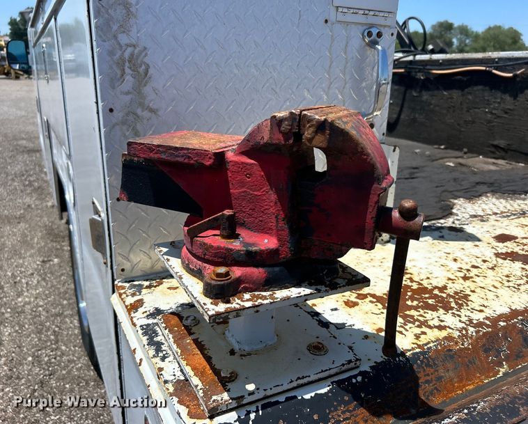 image for item EG0796 2000 Ford F450 Super Duty utility / service truck