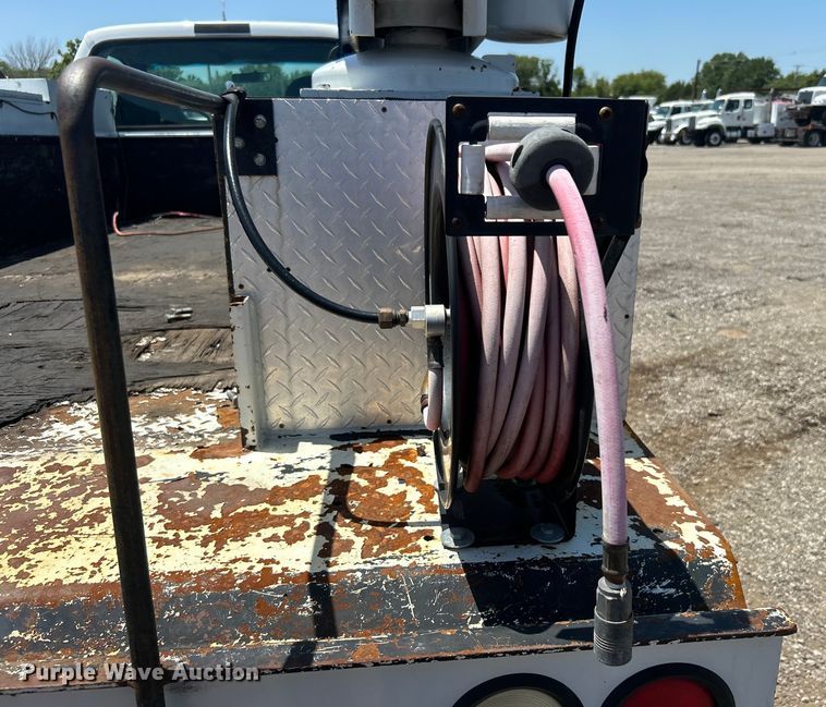 image for item EG0796 2000 Ford F450 Super Duty utility / service truck