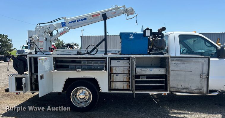 image for item EG0796 2000 Ford F450 Super Duty utility / service truck