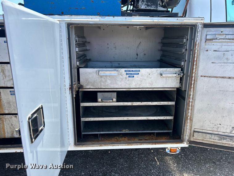 image for item EG0796 2000 Ford F450 Super Duty utility / service truck