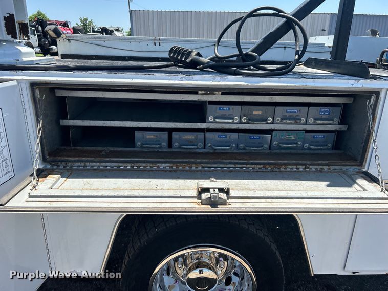 image for item EG0796 2000 Ford F450 Super Duty utility / service truck