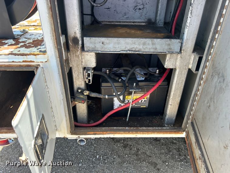 image for item EG0796 2000 Ford F450 Super Duty utility / service truck