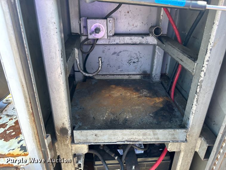 image for item EG0796 2000 Ford F450 Super Duty utility / service truck