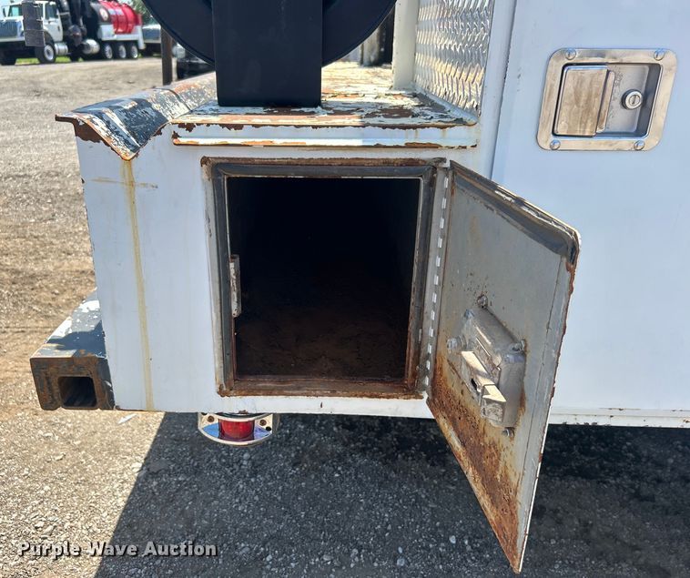 image for item EG0796 2000 Ford F450 Super Duty utility / service truck