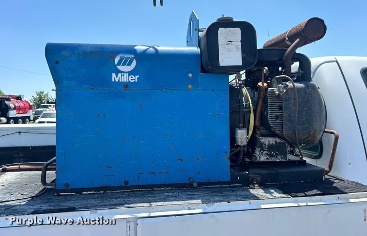 image for item EG0796 2000 Ford F450 Super Duty utility / service truck