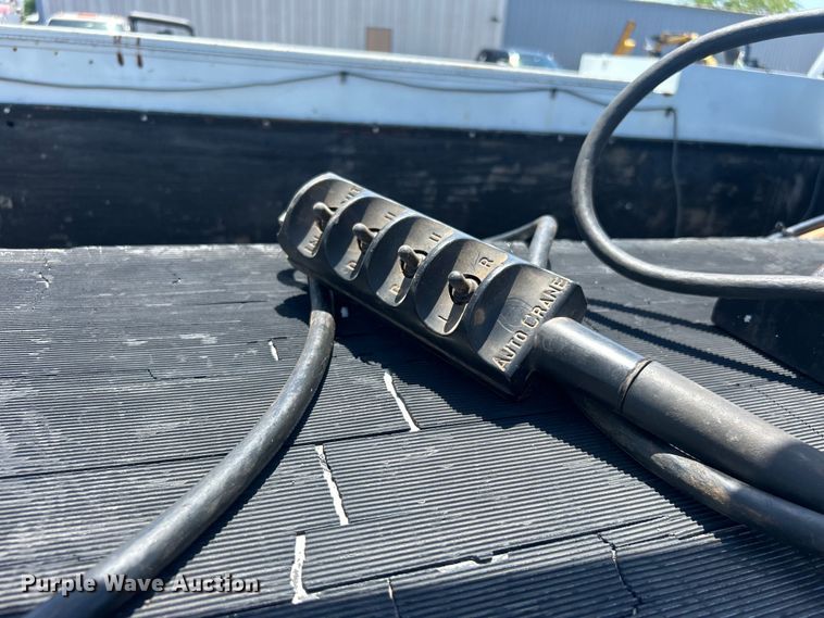 image for item EG0796 2000 Ford F450 Super Duty utility / service truck