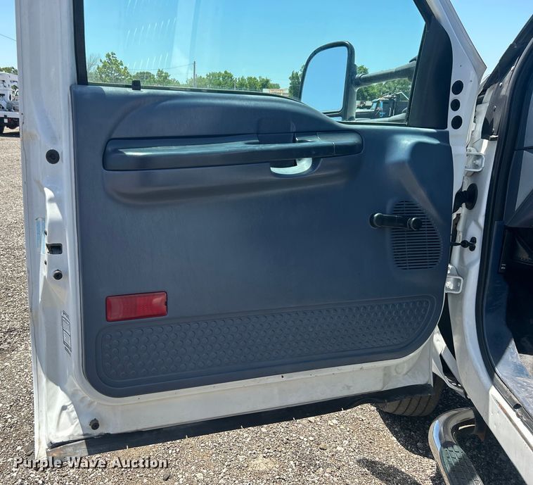 image for item EG0796 2000 Ford F450 Super Duty utility / service truck