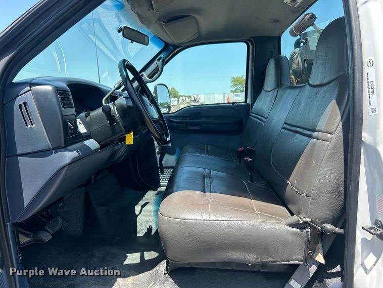 image for item EG0796 2000 Ford F450 Super Duty utility / service truck