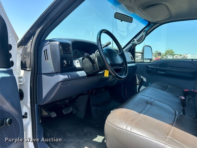 image for item EG0796 2000 Ford F450 Super Duty utility / service truck