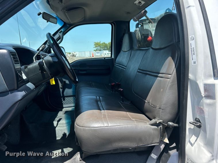 image for item EG0796 2000 Ford F450 Super Duty utility / service truck