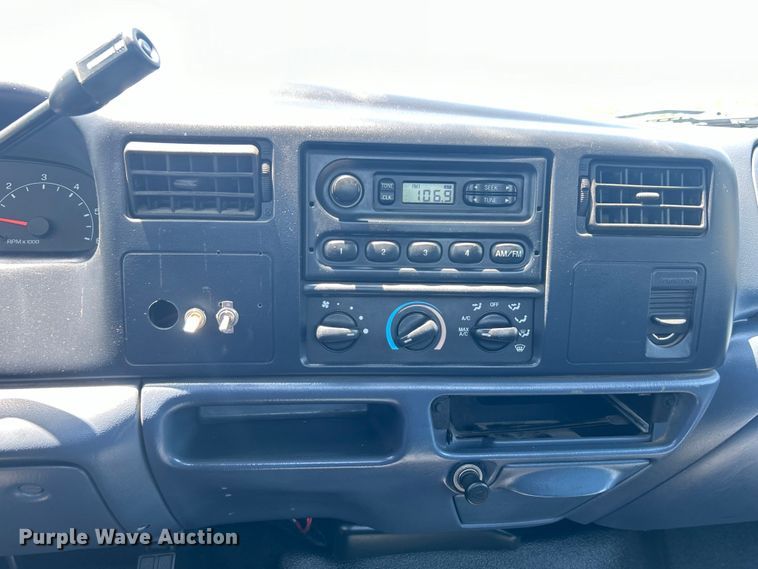 image for item EG0796 2000 Ford F450 Super Duty utility / service truck