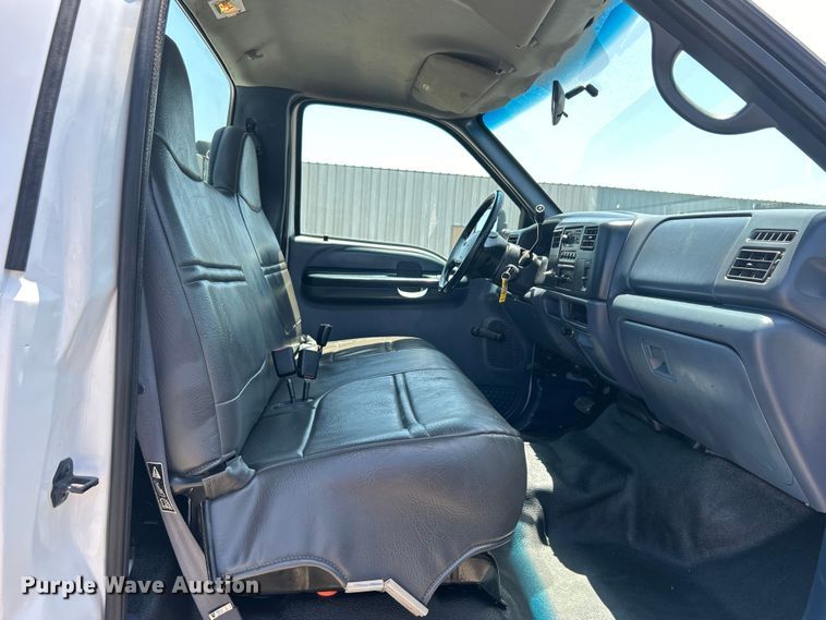 image for item EG0796 2000 Ford F450 Super Duty utility / service truck