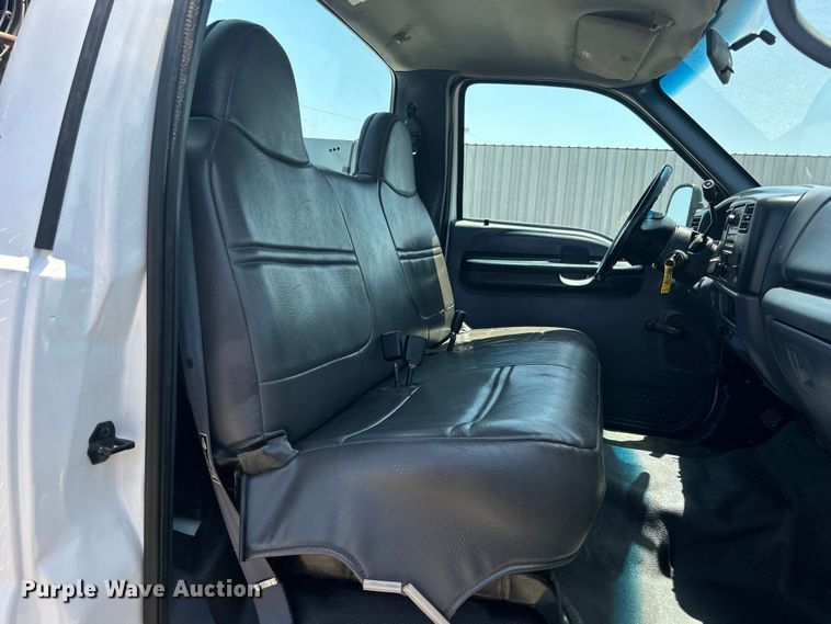 image for item EG0796 2000 Ford F450 Super Duty utility / service truck