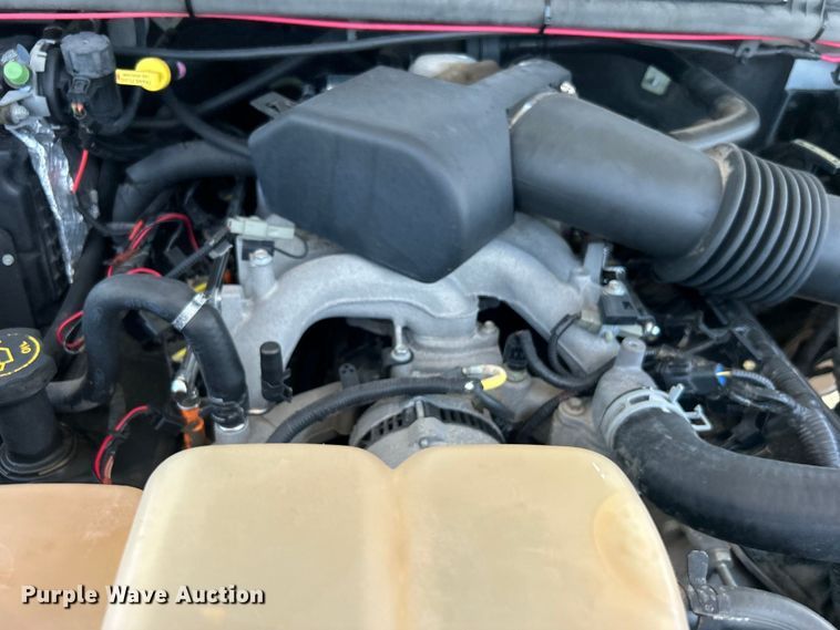 image for item EG0796 2000 Ford F450 Super Duty utility / service truck