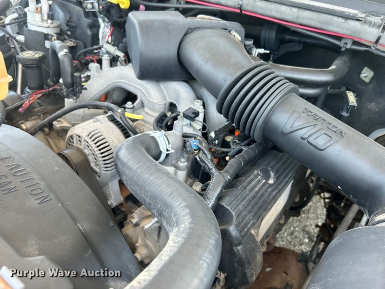 image for item EG0796 2000 Ford F450 Super Duty utility / service truck