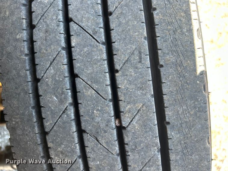 image for item EG0796 2000 Ford F450 Super Duty utility / service truck