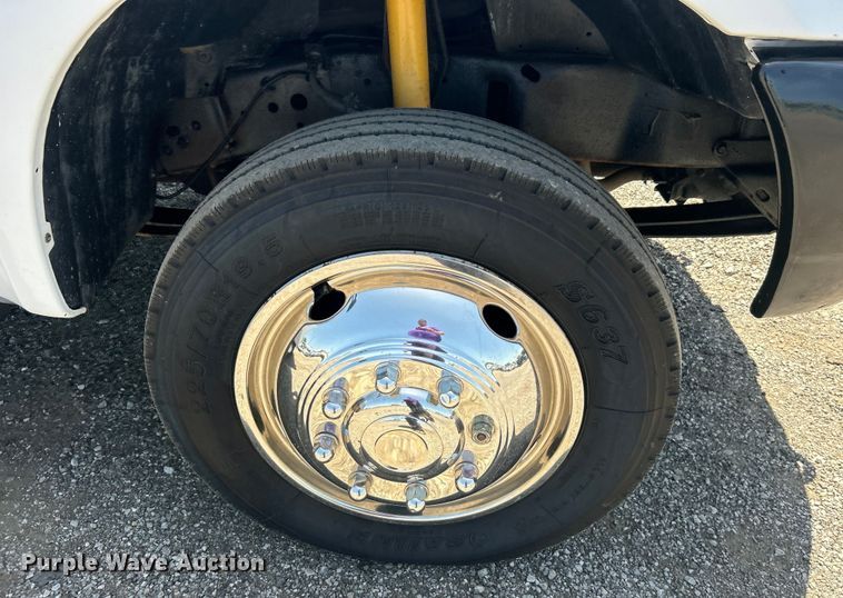 image for item EG0796 2000 Ford F450 Super Duty utility / service truck