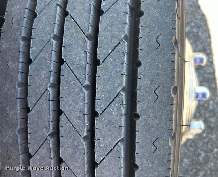 image for item EG0796 2000 Ford F450 Super Duty utility / service truck