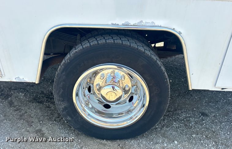 image for item EG0796 2000 Ford F450 Super Duty utility / service truck