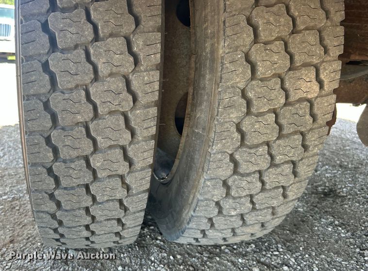 image for item EG0796 2000 Ford F450 Super Duty utility / service truck