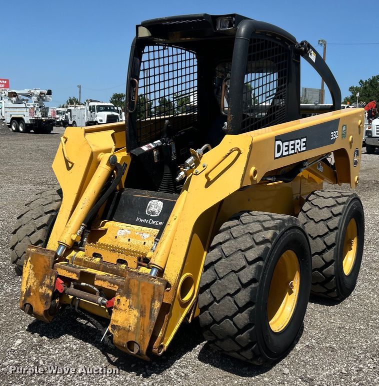 image for item EG0797 2005 John Deere 332 skid steer loader