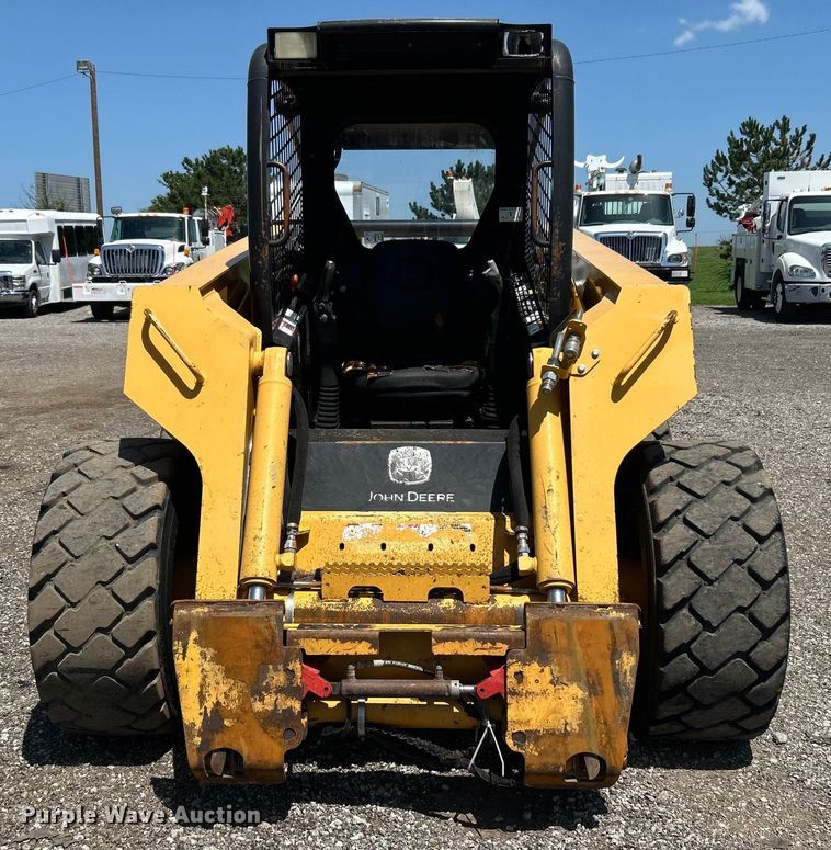 image for item EG0797 2005 John Deere 332 skid steer loader