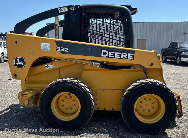 image for item EG0797 2005 John Deere 332 skid steer loader