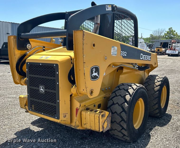 image for item EG0797 2005 John Deere 332 skid steer loader