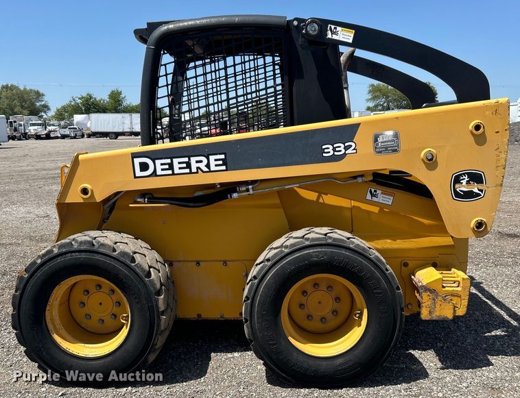 image for item EG0797 2005 John Deere 332 skid steer loader