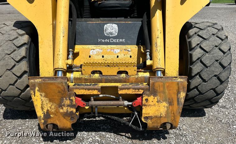 image for item EG0797 2005 John Deere 332 skid steer loader