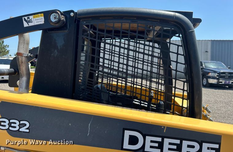 image for item EG0797 2005 John Deere 332 skid steer loader