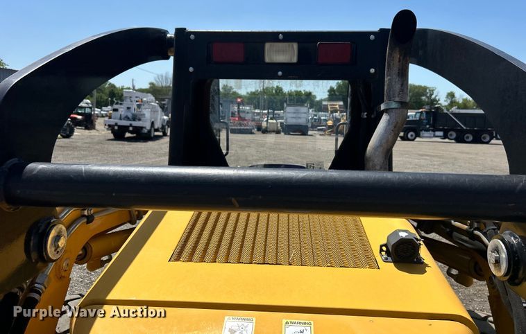 image for item EG0797 2005 John Deere 332 skid steer loader