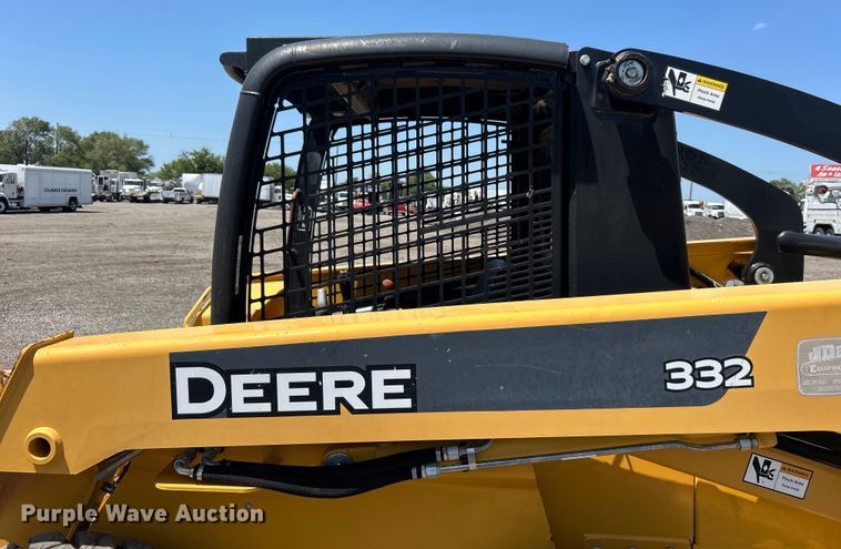 image for item EG0797 2005 John Deere 332 skid steer loader