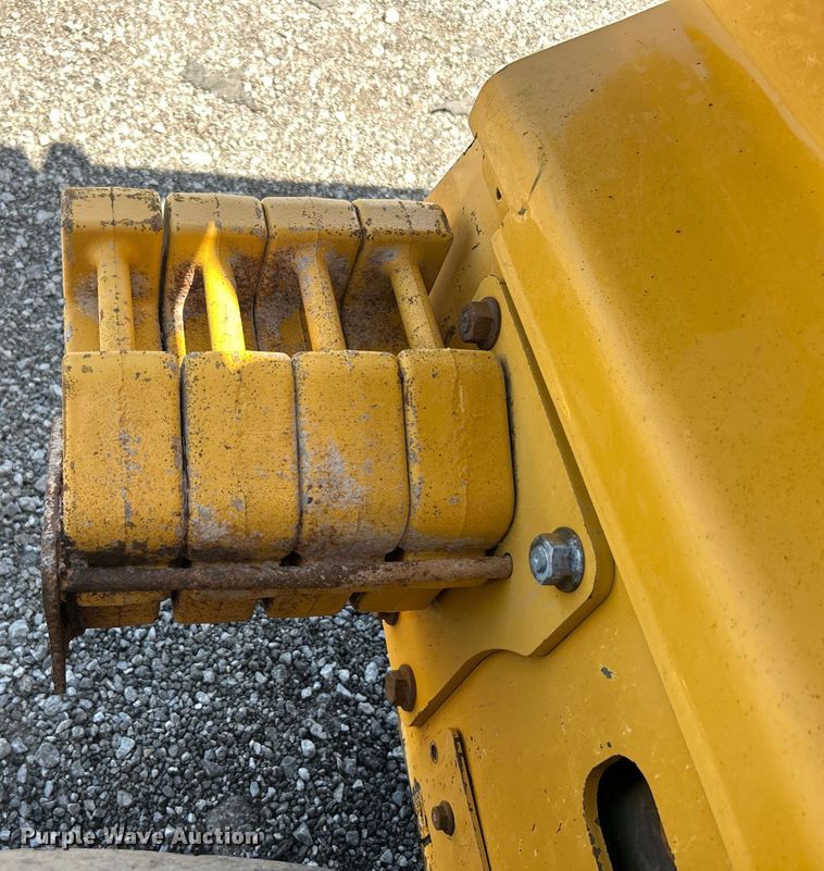 image for item EG0797 2005 John Deere 332 skid steer loader