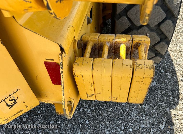 image for item EG0797 2005 John Deere 332 skid steer loader