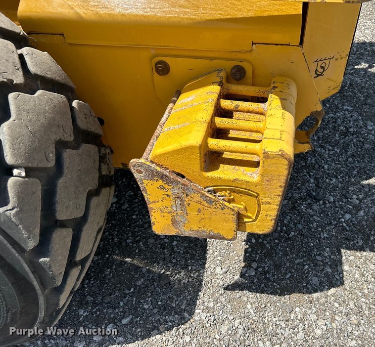 image for item EG0797 2005 John Deere 332 skid steer loader