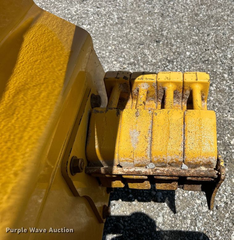 image for item EG0797 2005 John Deere 332 skid steer loader