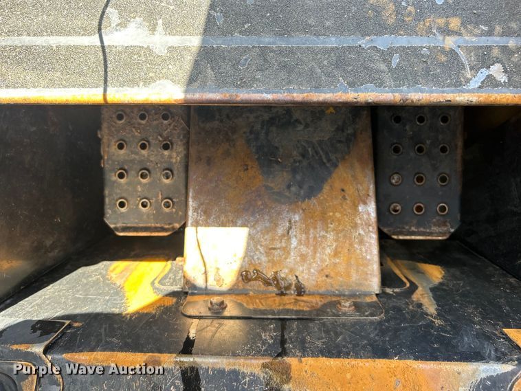 image for item EG0797 2005 John Deere 332 skid steer loader