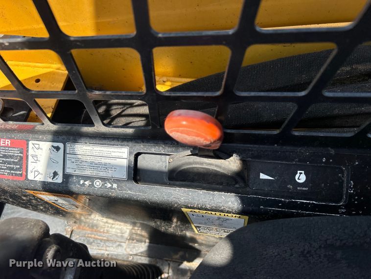 image for item EG0797 2005 John Deere 332 skid steer loader